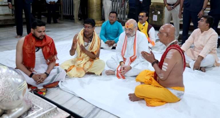 amit-shah-visited-baba-mahakal-in-ujjain-and-offered-prayers
