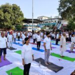ऋषिकेश: त्रिवेणी घाट पर मनाया गया अन्तराष्ट्रीय योग दिवस कार्यक्रम, त्रिवेन्द्र भी रहे मौजूद
