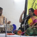 मंजिरी असनारे केलकर द्वारा हिंदुस्तानी गायन की मेजबानी