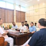 कृषि मंत्री जोशी का कड़क निर्देश, बोले सेब बागवानों को फसल बीमा का जल्द दिया जाए मुआवजा