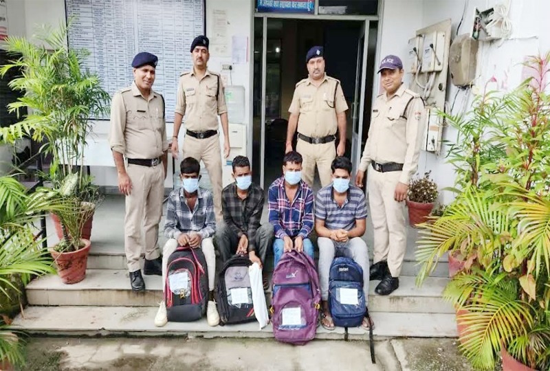 Crime News : दो कार शोरूमों में चोरी में मध्य प्रदेश का गैंग का पकड़ा