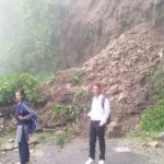 रुद्रप्रयाग से पोखरी रोड मार्ग दुर्गाधार के पास रोड का पुश्ता गिरने से दुर्गाधार से तिलवाड़ा की आवाजाई बंद