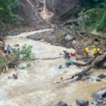 ब्रेकिंग: आपदा प्रभावित क्षेत्र में दवाई बांटकर लौट रहा स्वास्थ्य विभाग का कर्मी उफनते गदेरे में बहा, खोजबीन जारी