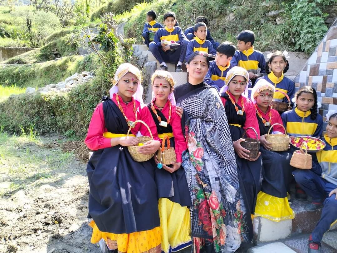 शिक्षिका कुसुमलता गड़िया को शिक्षा मंत्री डॉ. धन सिंह रावत ने दी बधाई