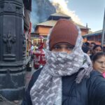 श्री बदरीनाथ - केदारनाथ मंदिर समिति मुख्य कार्याधिकारी विजय प्रसाद थपलियाल ने आम यात्रियों के बीच दर्शन पंक्ति में खड़े होकर तीर्थयात्रियों की दिक्कतें सुनी