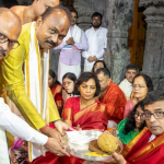 लड्डू विवाद के बीच तिरुमाला मंदिर पहुंचे CJI चंद्रचूड़