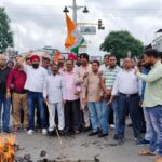 देहरादून - राज्य की कानून व्यवस्था को लेकर कांग्रेस कार्यकर्ताओं ने किया जमकर प्रदर्शन