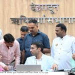 जनमानस को अनावश्यक कार्यालयों के चक्कर कटवाने वालों पर होगी कार्यवाही: डीएम