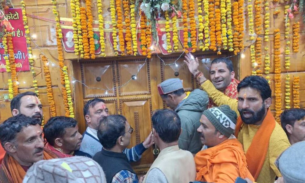 विश्व प्रसिद्ध यमुनोत्री धाम के कपाट हुए बन्द, बड़ी संख्या में पहुंचे श्रद्धालु…