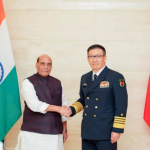 सुधर रहे भारत-चीन के रिश्ते, रक्षा मंत्री डोंग जून से मिले राजनाथ सिंह