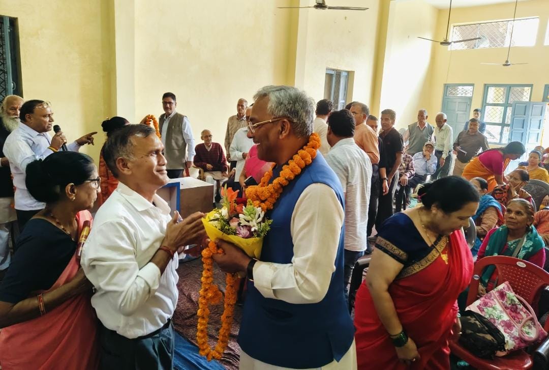 उत्तराखंड स्थापना दिवस के अवसर पर नगर निगम शहीद स्मारक पर शहीदों को श्रद्धांजलि