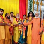 निवर्तमान महापौर ने महामंडलेश्वर स्वामी दयाराम दास जी महाराज से लिया आशीर्वाद