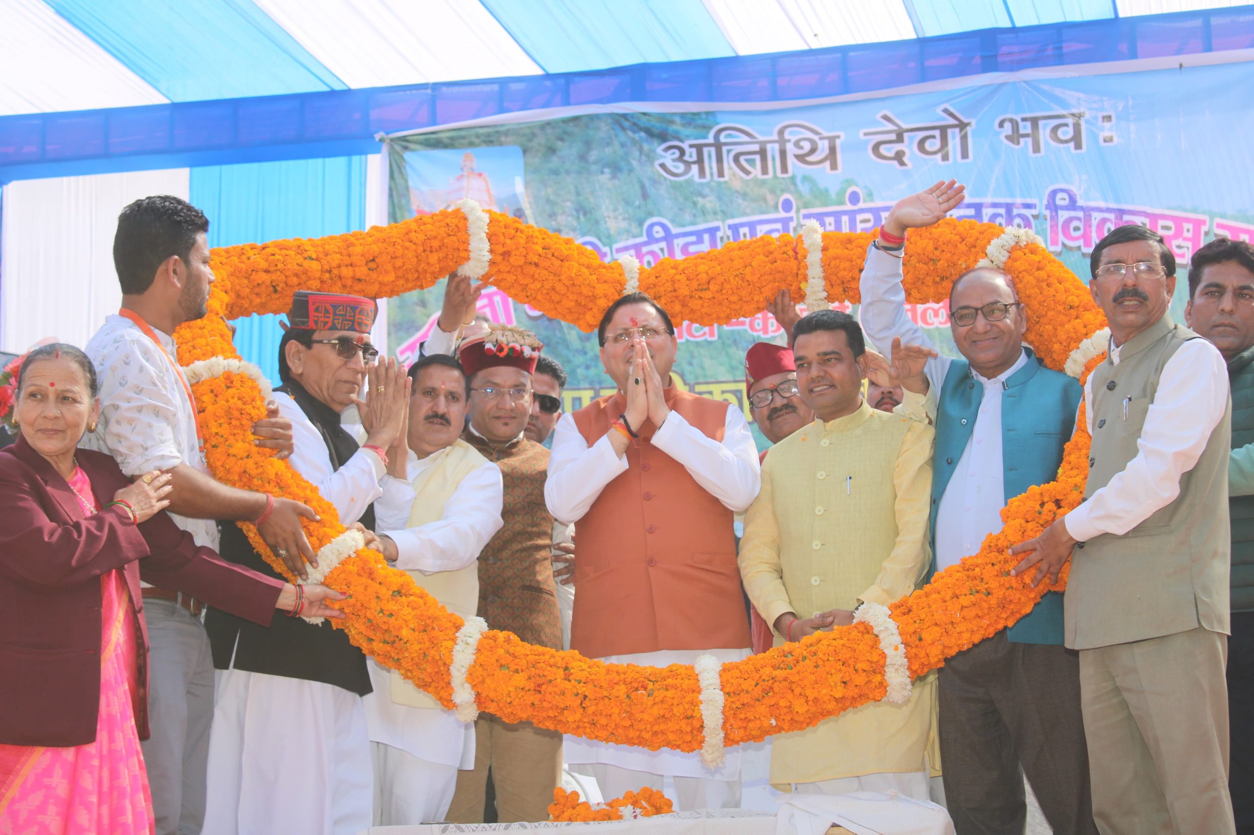मुख्यमंत्री ने मेले में जुटे ग्रामीणों के साथ पारंपरिक लोक नृत्य में भी थिरके