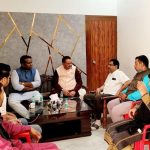 महानगर अध्यक्ष और कैबिनेट मंत्री ने मृतकों के परिवार जनों से की मुलाकात बने