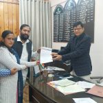 आउटसोर्स कर्मी को हटाने पर रीजनल पार्टी आक्रोशित एमडी से मिली। बहाली की मांग करके दिया ज्ञापन