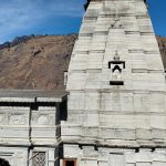 नए साल पर नृसिंह मंदिर में उमड़ी श्रद्धालुओं की भीड़