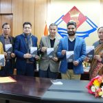 मुख्य सचिव राधा रतूड़ी ने पुस्तक ‘अंतस को घेरे जो सघन कुहासा’ का किया विमोचन