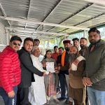 कांग्रेस नेता यशपाल आर्य के खिलाफ ज्ञापन सौंपा