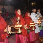 ऋषिकेश- महिला गंगा आरती में 02 मिनट का मौन और शहीदों को दी गयी श्रद्धांजलि