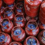 नए साल पर खुशखबरी, LPG सिलेंडर हुआ सस्ता