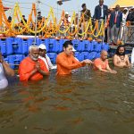 भूटान नरेश संग मुख्यमंत्री ने संगम में लगाई पावन डुबकी
