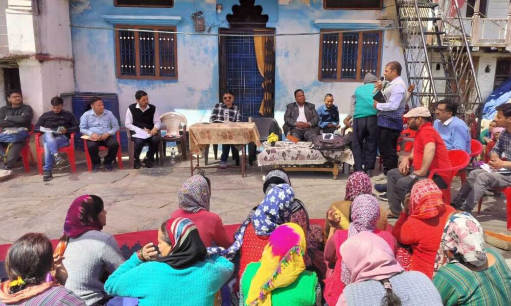 सरकार जनता के द्वार’ कार्यक्रम में पहुंची प्रशासनिक टीम, ग्रामीणों की 17 शिकायतें दर्ज