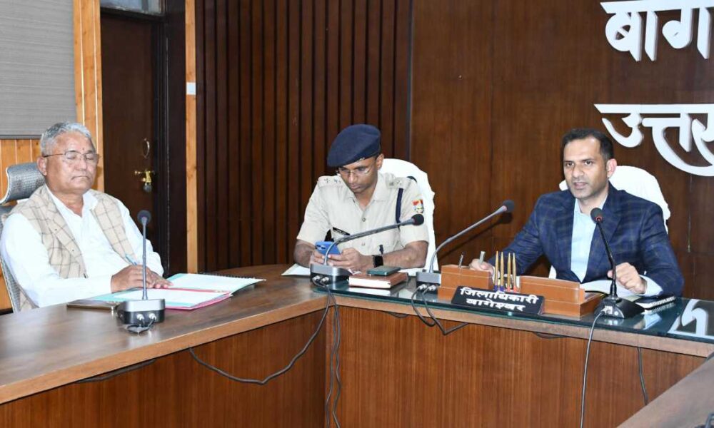 डीएम आशीष भटगांई ने की मादक पदार्थों की निगरानी के लिए गठित समिति की बैठक