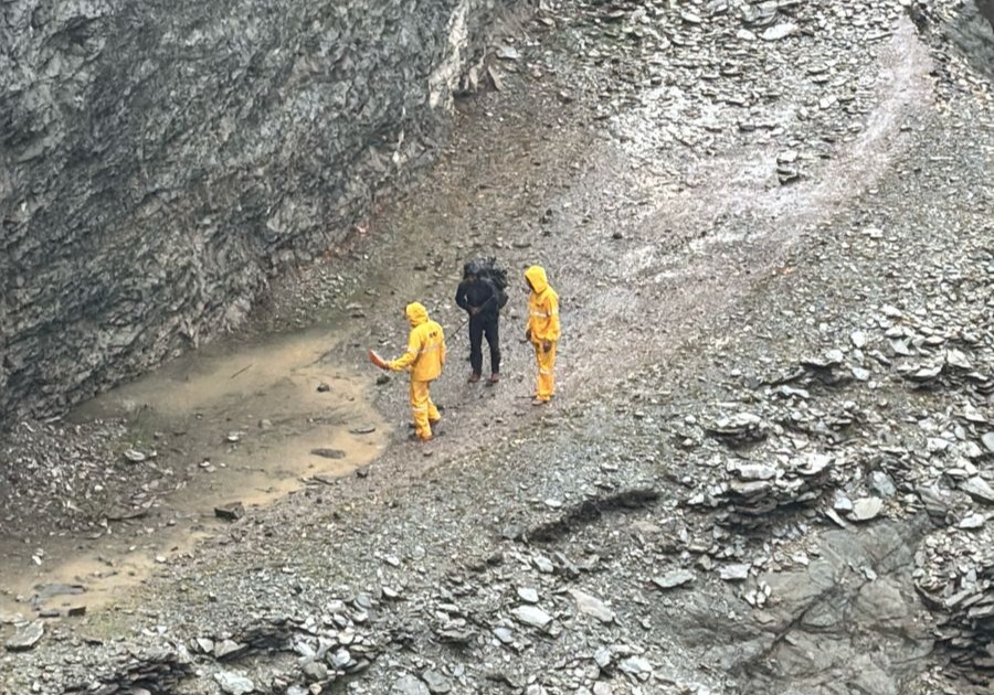 टिहरी झील क्षेत्र में पहाड़ी पर फंसे व्यक्ति को SDRF ने किया सकुशल रेस्क्यू