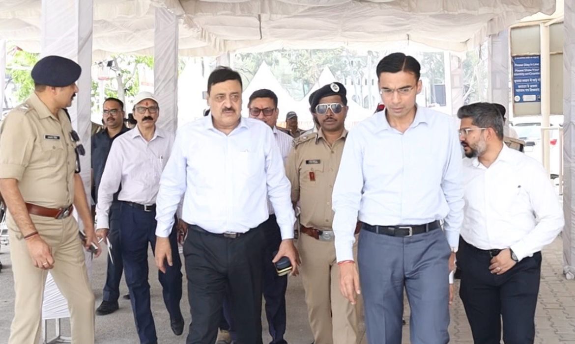 आयुक्त गढवाल मंडल एवं आईजी गढवाल ने ट्रांजिस्ट कैम्प पंहुचकर चारधाम यात्रा व्यवस्था का जायजा लिया