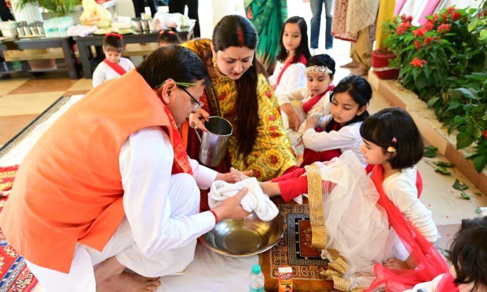 मुख्यमंत्री धामी ने रामनवमी और दुर्गा नवमी के अवसर पर सपरिवार पूजा – अर्चना की