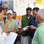 ब्लिंकिट के दो स्टोरों पर एफडीए की बड़ी कार्रवाई, एक्सपायरी ब्रेड और बिना तिथि वाले चिप्स बरामद