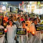 कैन्डल मार्च निकालकर की गई पर्यटकों की आत्मा की शान्ति की प्रार्थना
