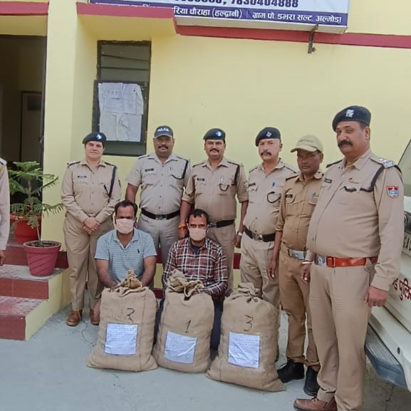 कबाड़ से भरे कैंटर से 8.53 लाख का गांजा बरामद, 02 गिरफ्तार