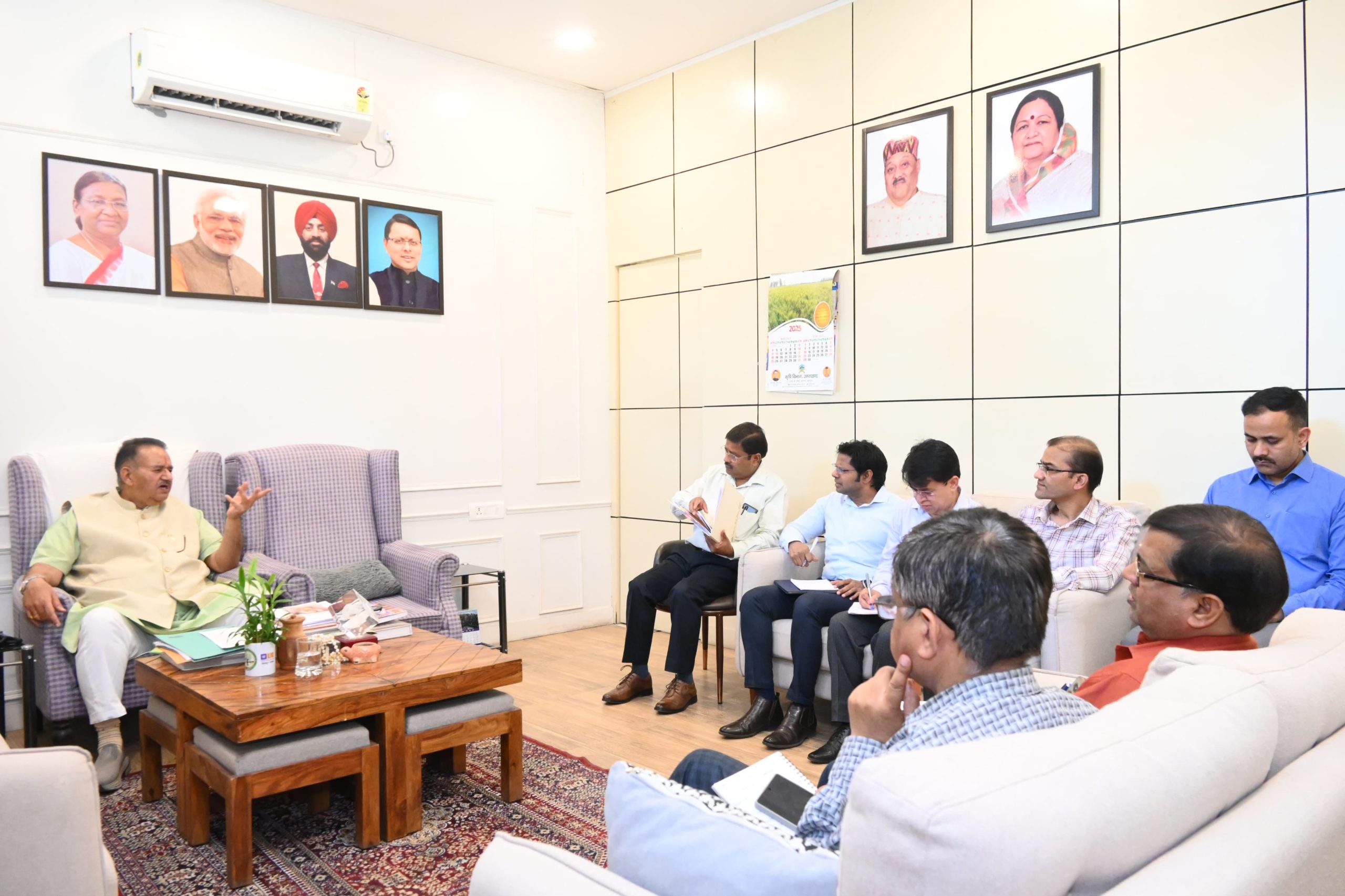 कृषि मंत्री गणेश जोशी ने की जून में होने वाले कृषि मेले की तैयारियों की समीक्षा बैठक 8 कृषि मंत्री गणेश जोशी ने की जून में होने वाले कृषि मेले की तैयारियों की समीक्षा बैठक