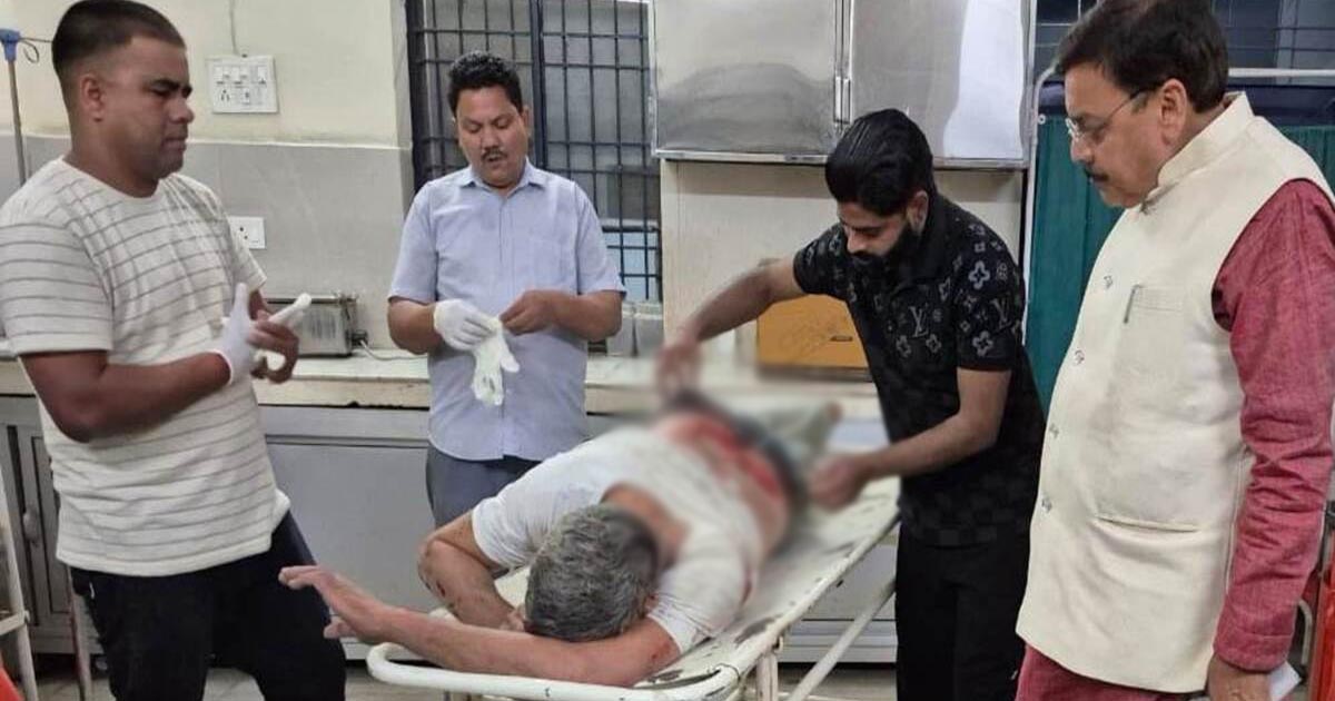 ट्रक-डंपर की भिड़ंत में टेम्पो पलटा, पांच घायल 20 ट्रक-डंपर की भिड़ंत में टेम्पो पलटा, पांच घायल