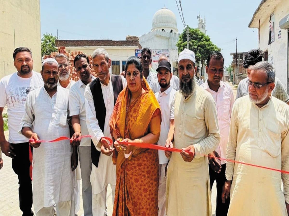 विधायक ने सड़क निर्माण कार्यों का उद्घाटन किया 4 विधायक ने सड़क निर्माण कार्यों का उद्घाटन किया