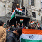 ब्रिटेन में भारतीय उच्चायोग के के सामने जुटे भारतीय, एकजुटता का दिया संदेश