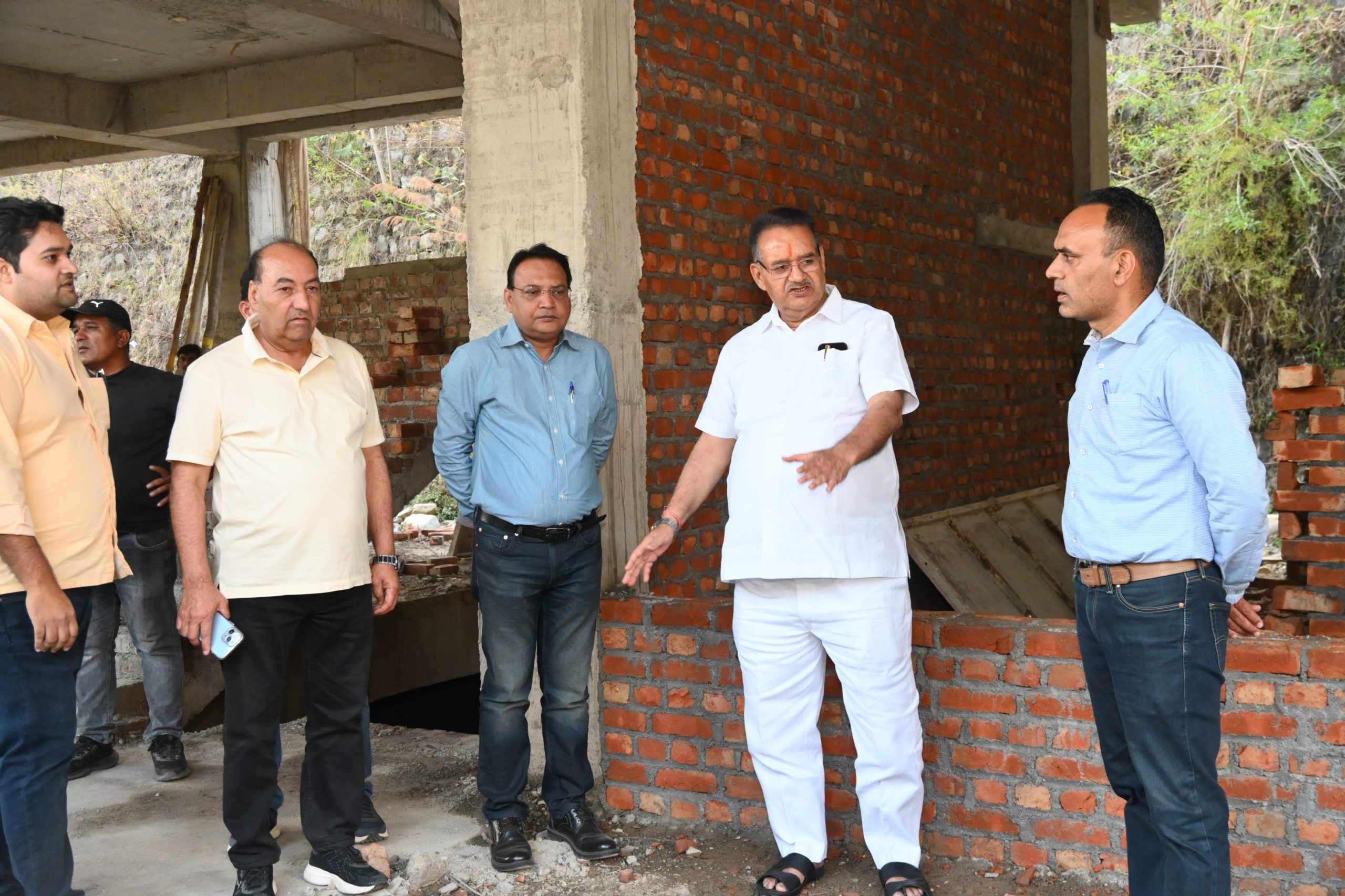 कैबिनेट मंत्री ने किया पुरूकुल गांव में निर्माणाधीन सामुदायिक भवन का निरीक्षण 12 कैबिनेट मंत्री ने किया पुरूकुल गांव में निर्माणाधीन सामुदायिक भवन का निरीक्षण