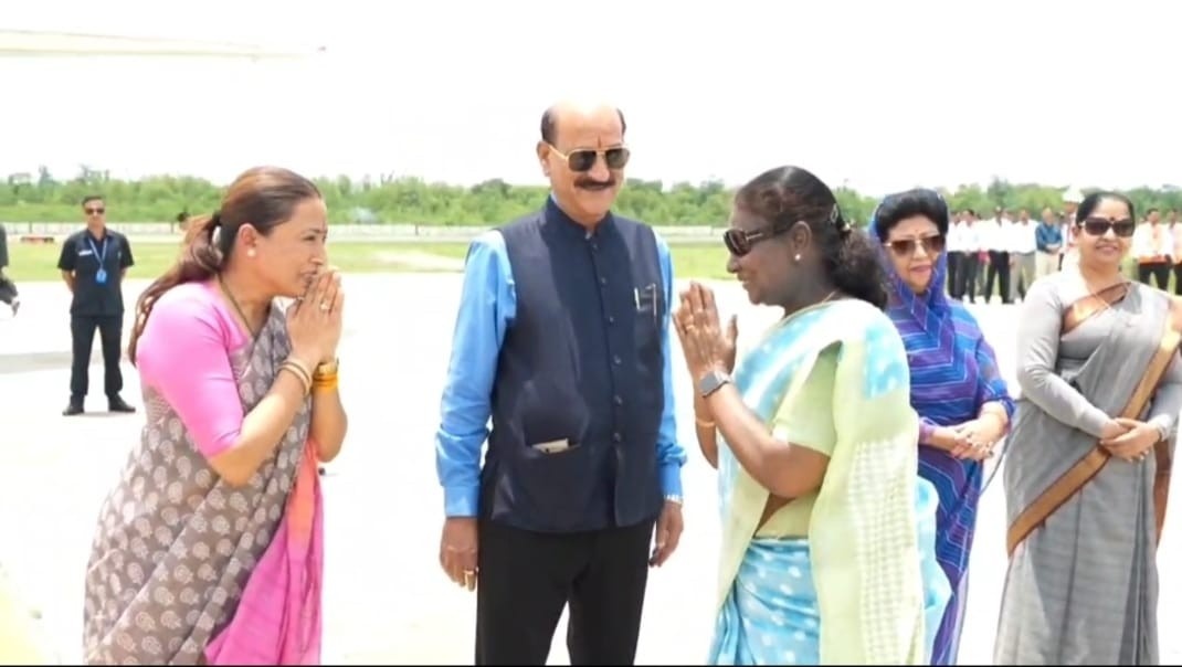 उत्तराखंड- कैबिनेट मंत्री आदि ने दी राष्ट्रपति द्रौपदी मुर्मू को विदाई 2 उत्तराखंड- कैबिनेट मंत्री आदि ने दी राष्ट्रपति द्रौपदी मुर्मू को विदाई