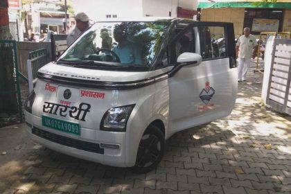 डीएम सविन ने एक बार फिर पेश की मानवता की मिसाल, असहाय, अनाथ और लाचार राजू को दिया सहारा