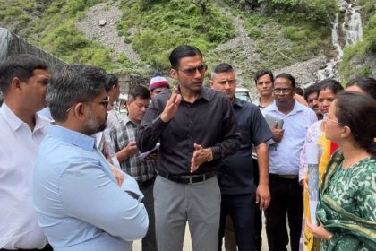 डीएम पंहुचे पाटा गांव, ग्राम पंचायत बमराड़ के पाटा गांव भू- धसाव का जियोलॉजिकल सर्वे कराने के डीएम ने दिए निर्देश