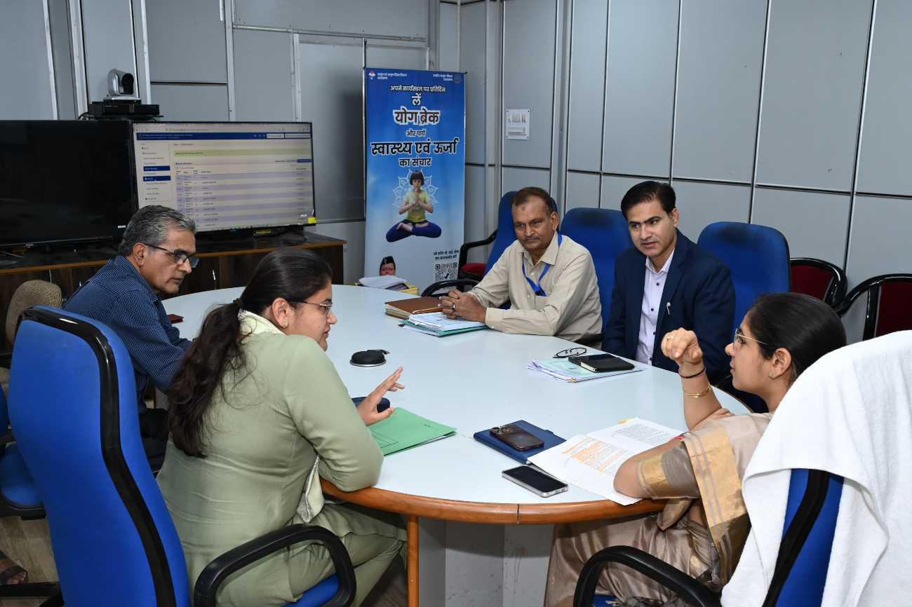 जिला निर्वाचन अधिकारी(पं.) टिहरी की उपस्थिति में किया गया तृतीय रेण्डमाईजेशन