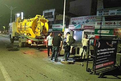 बारिश और भूस्खलन से सड़क अवरूद्व होने पर प्रशासन का त्वरित एक्शन, जनमन को राहत