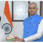 गुजरात के राज्यपाल से मिले,सहकारिता मंत्री, मेलों के शुभारंभ का दिया आमंत्रण