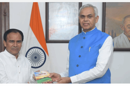 गुजरात के राज्यपाल से मिले,सहकारिता मंत्री, मेलों के शुभारंभ का दिया आमंत्रण