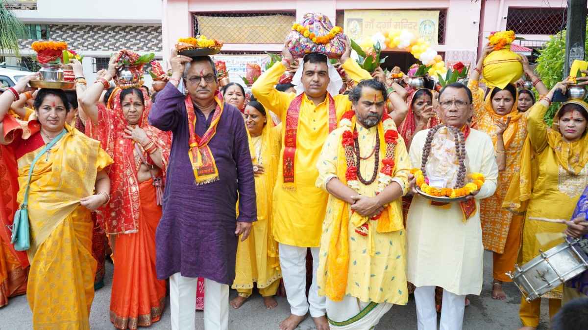 भव्य और दिव्य कलश यात्रा के साथ श्री शिवमहापुराण कथा का शुभारंभ