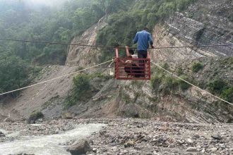 जौनपुर ब्लॉक के चिफल्डी गदेरे पर ट्रॉली लगाने का कार्य पूर्ण