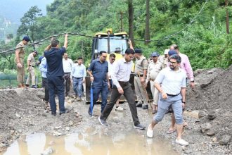आपदा पीडितों से मिले डीएम, हर संभव मदद का दिया भरोसा, प्रभावित लोगों के साथ प्रशासन हरदम खड़ा
