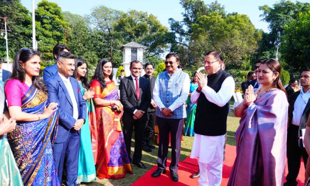 सीएम पुष्कर सिंह धामी की अध्यक्षता में मुख्यमंत्री आवास पर IAS अधिकारियों की अनौपचारिक बैठक आयोजित