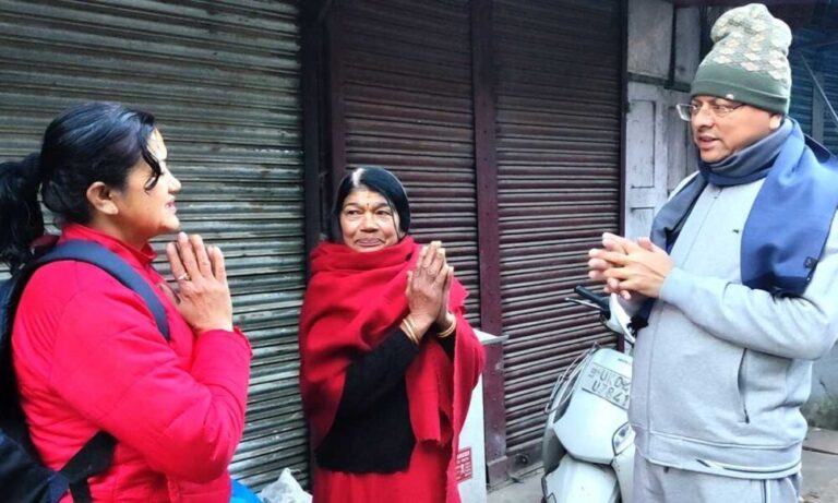 सीएम धामी ने नैनीताल में मॉर्निंग वॉक के दौरान जनता से की मुलाकात, नैना देवी मंदिर सौंदर्यीकरण कार्यों का निरीक्षण